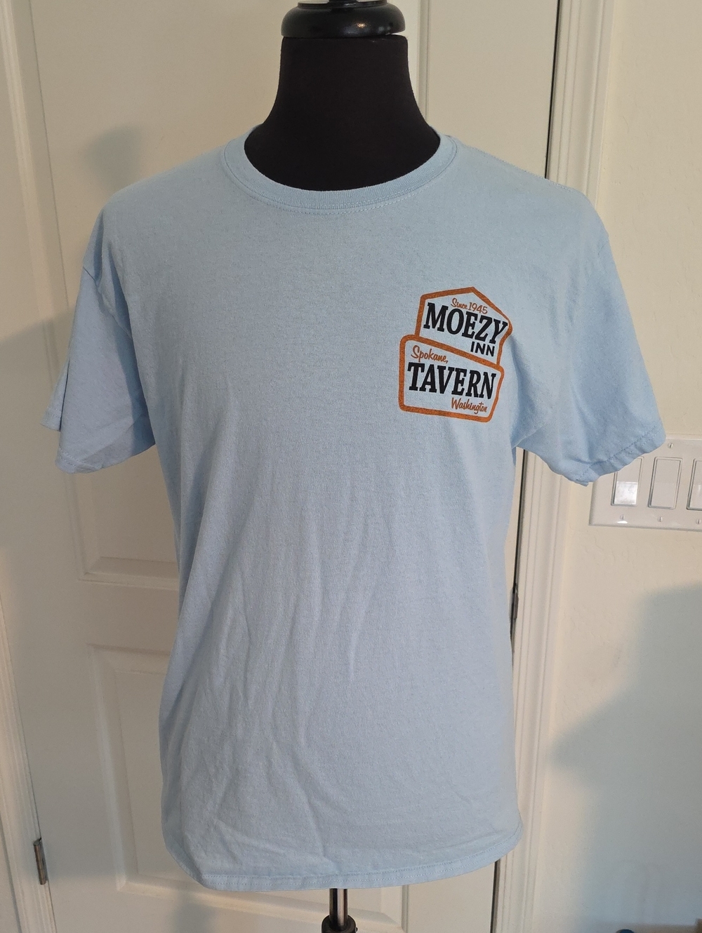 Moezy Inn Tavern Light Blue Short-Sleeve Men's Tee